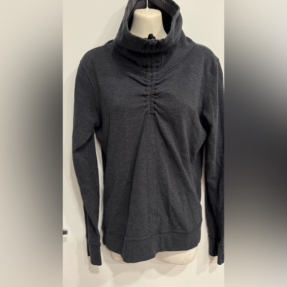 Lululemon In A Cinch Long Sleeve Tee 🖤 REVERISBLE - Picture 13 of 14